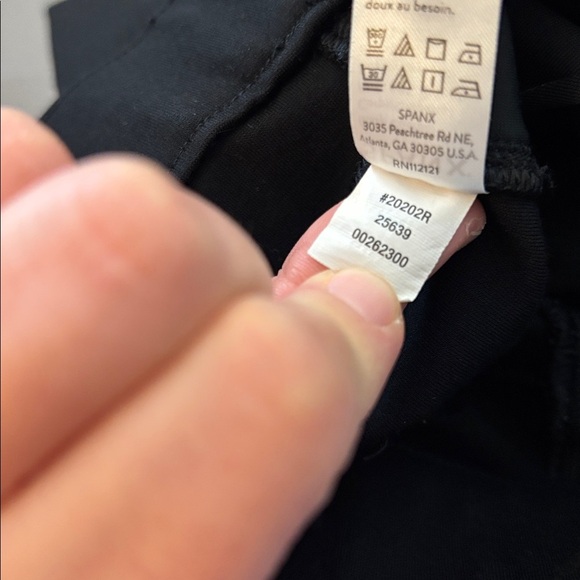 SPANX Classic Black Leggings with Faux Front Pockets - Size M - Picture 8 of 8